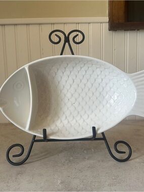 Vintage Hall China 11.5” Divided Fish Dish Server White Textured Scales 1150